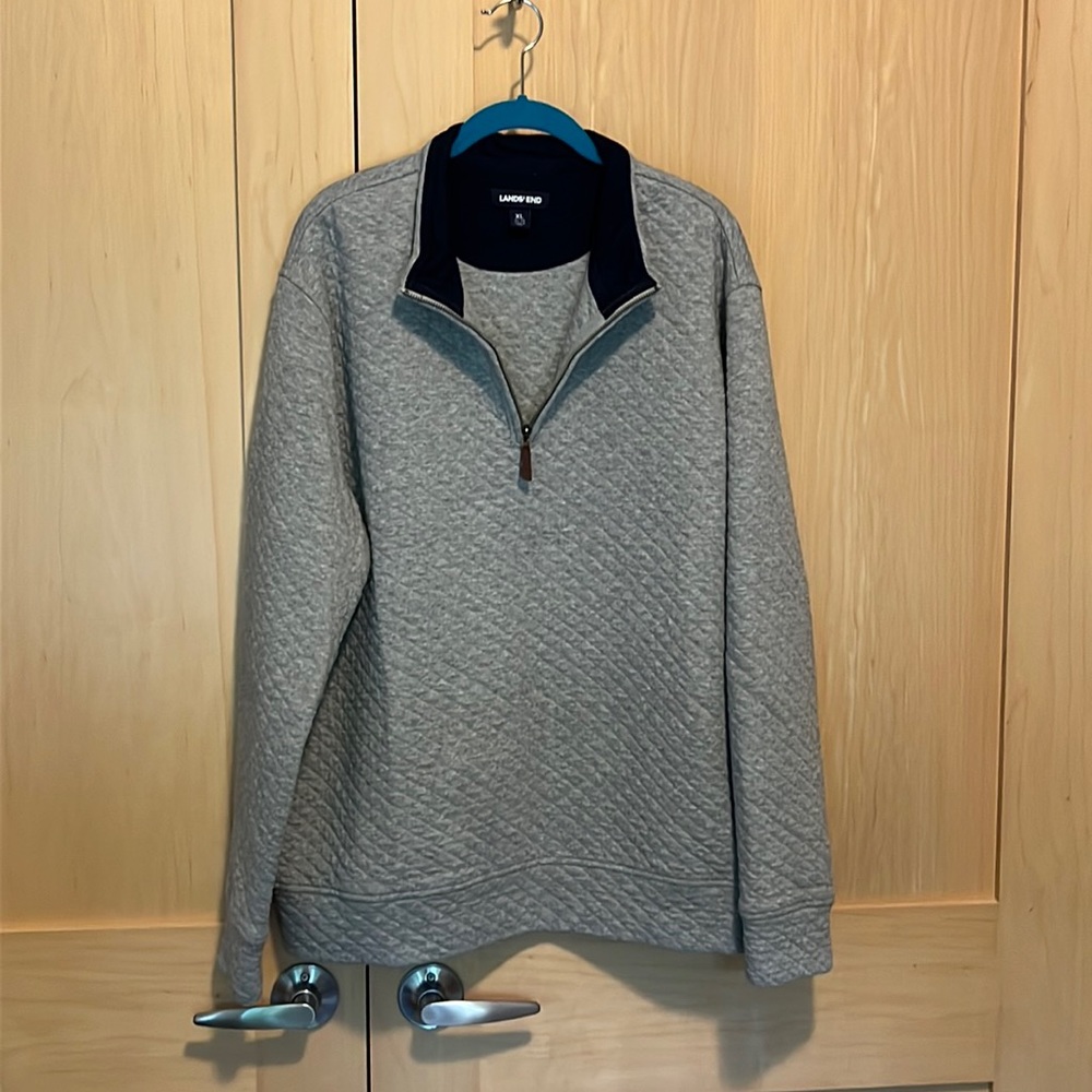 Men’s EUC long sleeved 1/4 zip sweatshirt XL